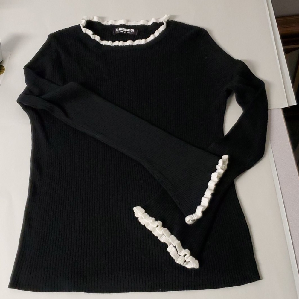 Fashion Union Bell Lettuce Sleeves Collar